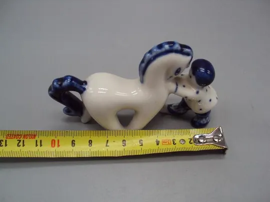 Фигура фарфор Гжель детство мальчик с лошадкой лошадью конем высота 6,3 см, длина 10,4 см №13693 З аукціону
