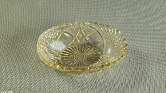 Ваза овальна низенька міні стара радянська карамельне скло Вживане Інтернет-аукціон