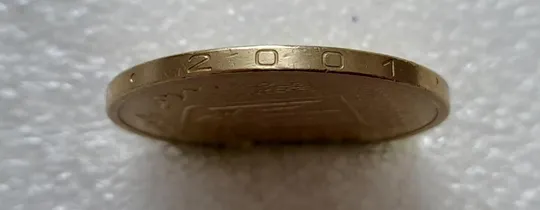 (4723) 1 гривня 2001 різновид викрошки у букві "Д" слова "ОДНА" на гурті (1 гривна 2001 брак) Недорого