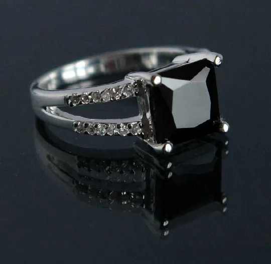 Срібна каблучка кілечко онікс циркони 925 проба Austria Ціна