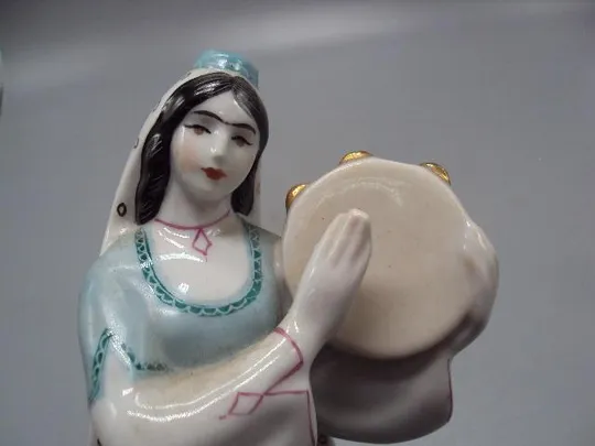 Фигура фарфор Киев девушка азербайджанка с бубном Восточный Азербайджанский танец 21 см №14072 Недорого