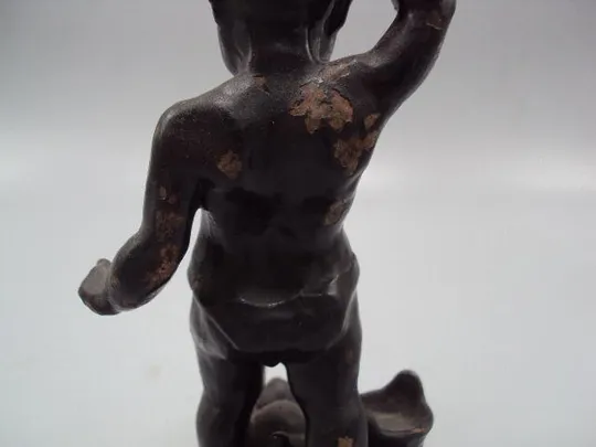 Фигура чугун СЧЛЗ Свердловск мальчик моется ребенок обливается водой статуэтка высота 16,5 см №13785 Де купити