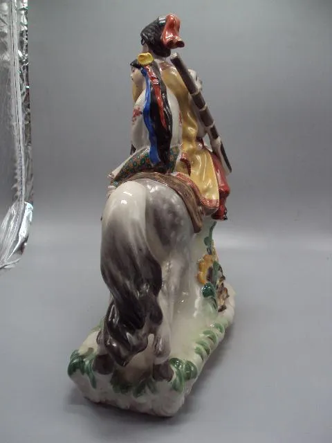 Фигура фарфор статуэтка Киев влюбленные козак с девушкой на коне казак с ружьем высота 34 см №216 З аукціону