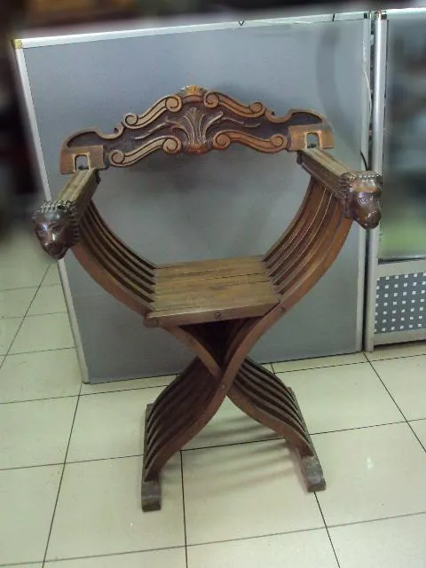 Кресло дерево Европа раскладной стул в стиле ренессанс на подлокотниках голова льва лот 3 шт №13465 З аукціону