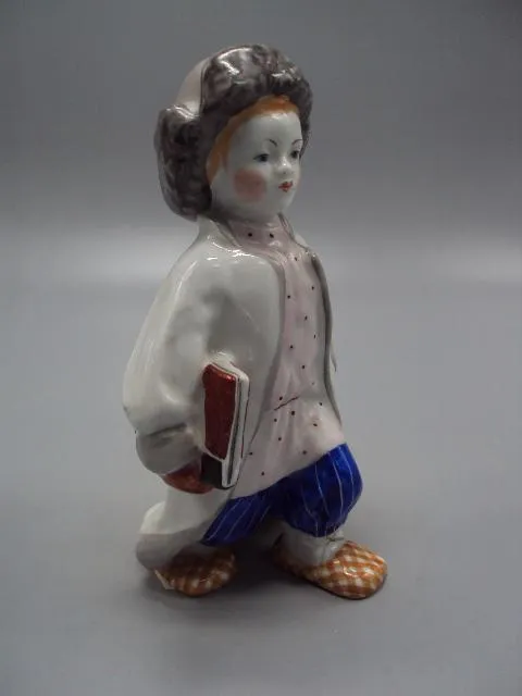 Фигура фарфор статуэтка ЛФЗ мальчик идет Филипок с книгой идущий в школу высота 14 см №14460 Продаж