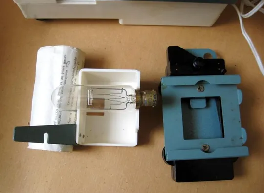 Фільмоскоп Діапроєктор - Фильмоскоп - для перегляду діафільмів і слайдів = в упаковці - гарний стан Продаж