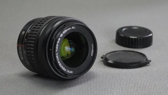 SMC Pentax-DAL AF 18-55mm/3.5-5.6 AL ф52мм штатный зум для цифровыx камер Pentax Недорого