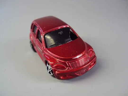 машинка chrysler pt cruiser maisto красный Китай высота 3 см, длина 7 см №10833 Продаж