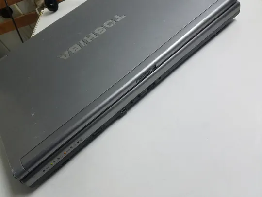 Ноутбук Toshiba Tecra M9 / 14.1" TN / Intel Core 2 Duo T7500 (2 ядра по 2.2GHz) / 2GB DDR2 / 160GB HDD Торговий майданчик