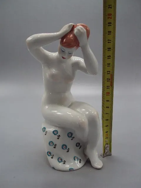 Фигура фарфор статуэтка Киев обнаженная девушка моет голову ню утро пляжница прическа 19 см №14448 Продаж