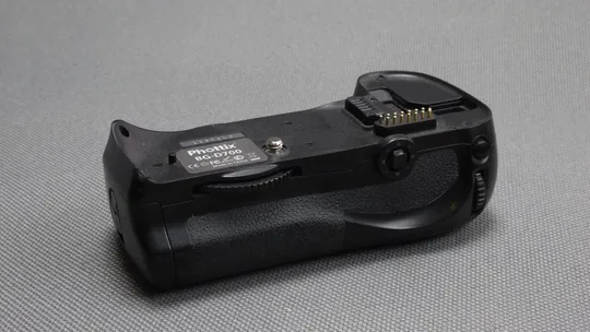 Купити Батарейный блок Phottix BG-D700 (Nikon MB-D10) для Nikon D300 D300s D700 China Вживане