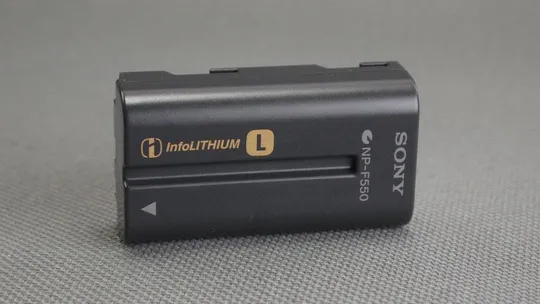 Купити оригинальная Li-ion аккумуляторная батарея Sony NP-F550 7.2V 10.8Wh