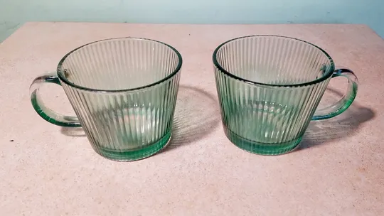 Чашки пара зелене кольорове ріфльоне скло 300мл Вживане Ціна