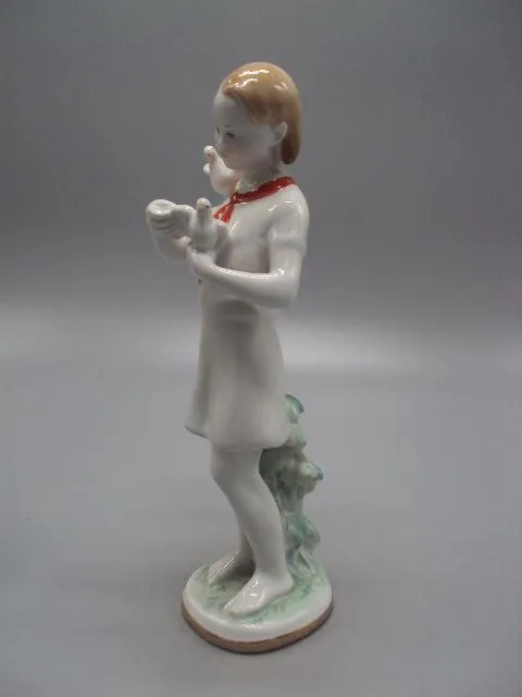 Фигура фарфор статуэтка ЛФЗ пионерка с голубями девочка с голубями высота 19,5 см 1 сорт №14508 Де купити