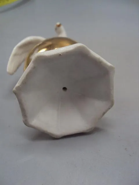 Фигура фарфор статуэтка Германия голубь на шаре птица высота 10,2 см под реставрацию №14258 З аукціону