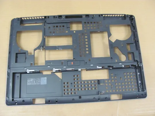 812-1 Кришка дно піддон корпуса  з type-c портом AM1DJ000411 04M07T  для Dell Precision 7710 7720 оригінал Ціна