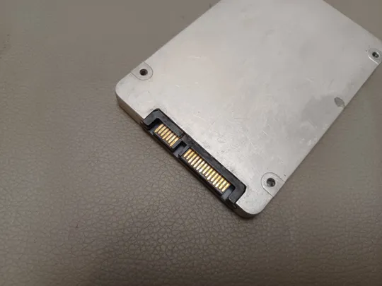 1062 SSD диск INTEL 330 120GB 2.5" SATA НІМЕЧЧИНА Продаж