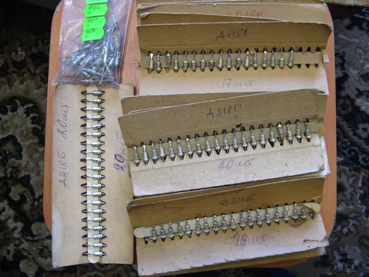 Стабілітрони Д818А,Б, В, Г,Д,  В ЛОТІ 5ШТ.НОВІ Ціна