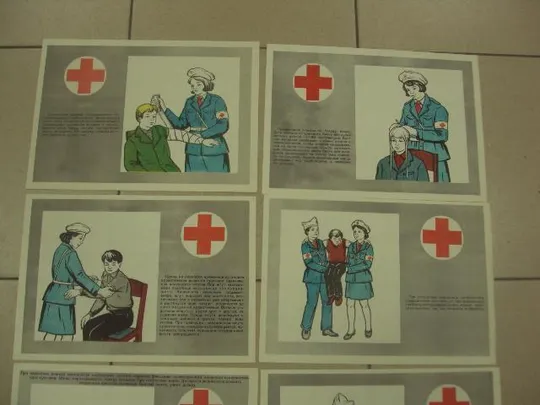 плакат красный крест лот 7 шт  №9621 З аукціону