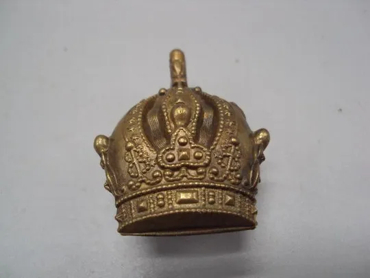 Кокарда корона знак металл высота 3,6 см, ширина 2,8 см №10274 Ціна