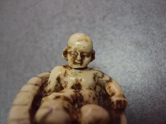 Фигура кость мамонта миниатюра Нэцкэ японец в бочке моется высота 4,3 см, длина 4,5 см №11430 Характеристики