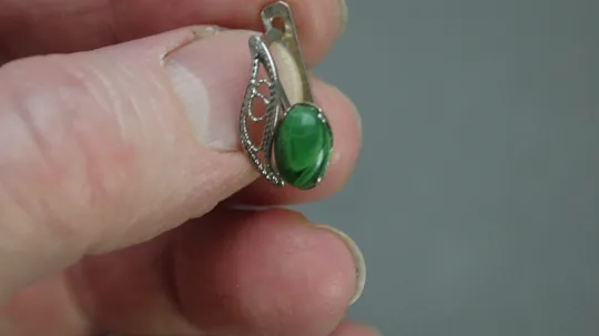 Сережки стара радянська біжутерія скань мельхіор зі штучним малахітом Вживане На торгах