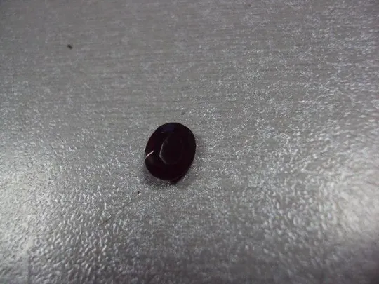 Камень гранат темно-красный овальный для ювелирных изделий вес 0,2 г размер 3,5 х 8 х 6 мм №13279 Характеристики