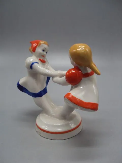 Фигура фарфор статуэтка Городница подружки крутятся девочки кружатся дети высота 10,6 см №14466 Недорого