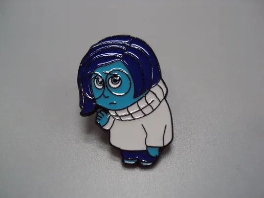 Значок пін мультфільм Головоломка Думками навиворіт Inside Out Сум Печалька знак брошка №18486 Ціна
