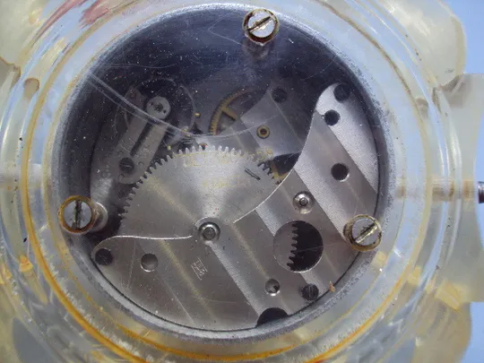 Настольные часы ЧЧЗ ссср пластик на ходу размер 9,5х9,5 см, диаметр 6,5 см №15867 Торговий майданчик