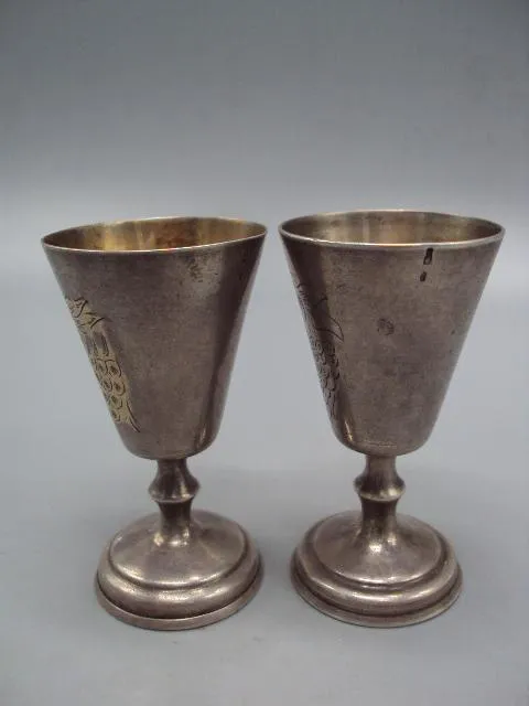 Рюмки стопки резьба виноград, груши и яблоки серебро 875 голова М3 вес 68,59 г рюмка лот 2 шт №14319 Продаж