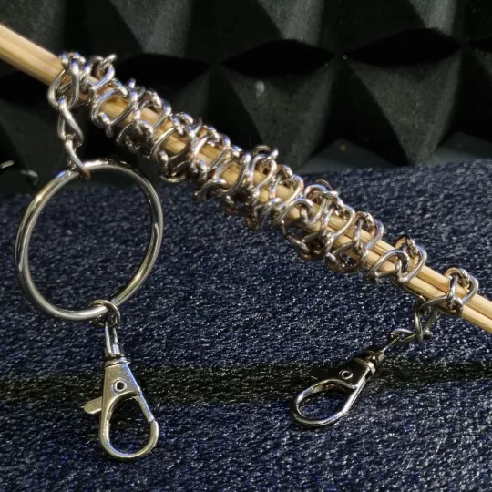 Металевий ланцюг-аксесуар з карабінами та кільцем Продаж