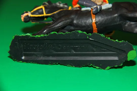 КОВБОЙ ТРАПЕР З КАРАБІНОМ НА КОНІ № 6990 траппер ELASTOLIN 70мм ФРГ Де купити