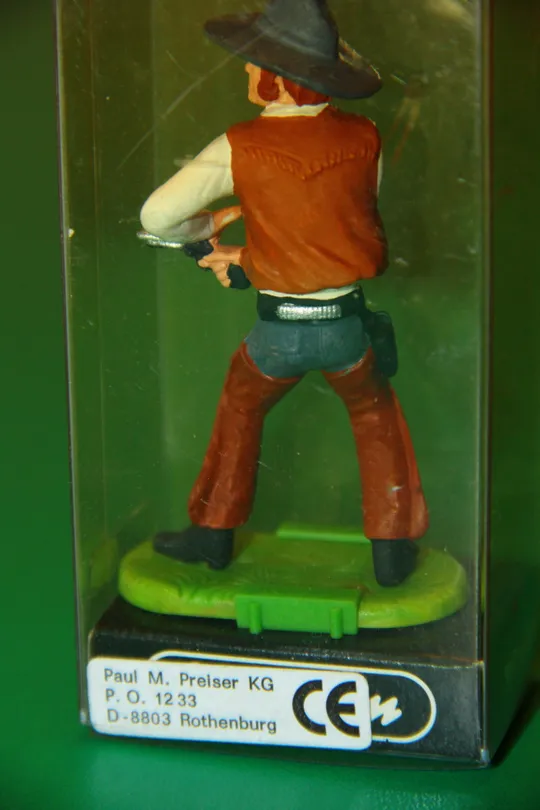 КОВБОЙ З ПІСТОЛЕТОМ №7147 ELASTOLIN PREISER 70мм ФРГ в упаковці З аукціону