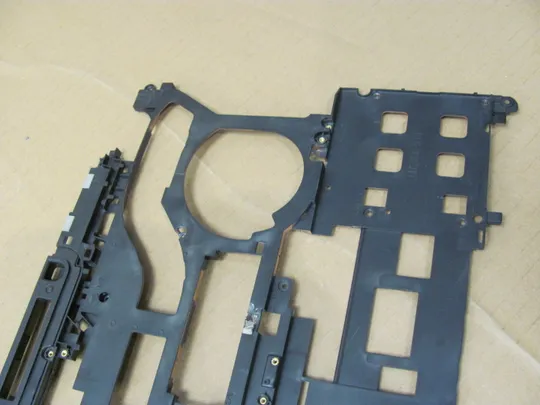 645-6 Середня частина корпуса AP1EO000900 0C16XC  для DELL  LATITUDE E5570   оригінал З аукціону