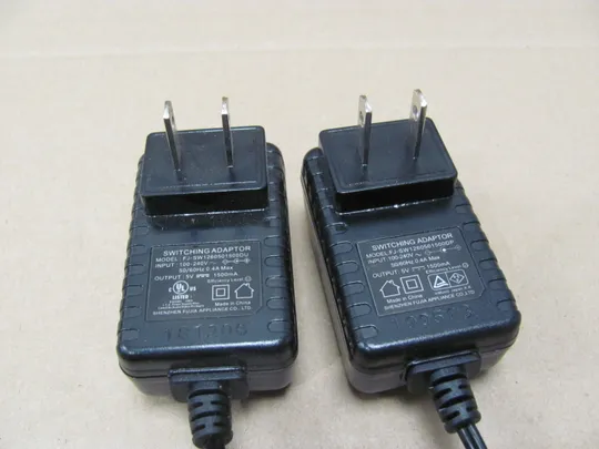 адаптер живлення FJ-SW1260501500DU FJ-SW1260501500DP 5V 1500mA 4.0 * 1.0 mm  оригінал ЦІКАВИТЬ ОПТ З аукціону