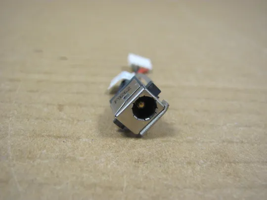 831-8 роз&#039;єм живлення  1417-00L2000 для  MEDION AKOYA E17201 S17402 S17401 оригінал Ціна