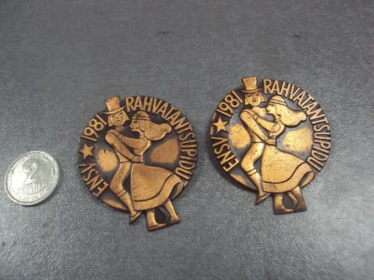 знак эстония фестиваль 1981 ENSV RAHVATANTSUPIDU лот 2 шт  №13444 Ціна