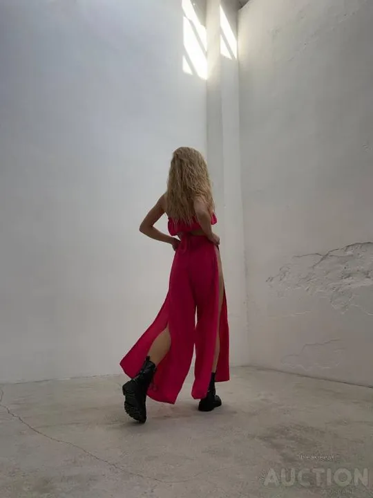 Жіночий костюм двійка спідниця-брюки та топ колір малиновий Інтернет-аукціон