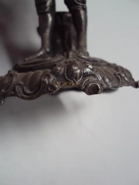 Фигура шпиатр карандашница Европа мальчик высота 11 см №279 З аукціону