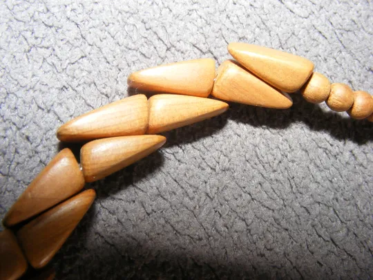 Старые деревянные бусы. Продаж