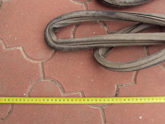 Резина уплотнитель стекла к автомобилю Нива 21210 тип. ВАЗ 1992 лот 2 шт №15908 З аукціону