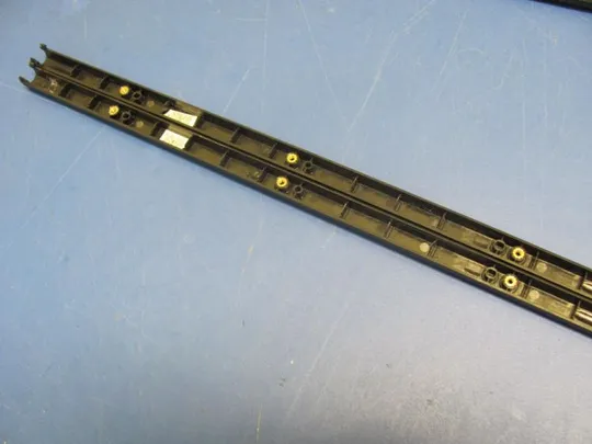 номер1045-6 заглушка 6051B0807401 для HP PROBOOK 650 G1 корпуса захисні елементи петель hinge plugs Hinge caps for a laptop оригінал Де купити