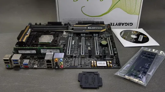 материнская плата Gigabyte GA-X99P-SLI Ultra Durable (s2011-3, Intel X99, 4x PCI-Ex 16) Ціна