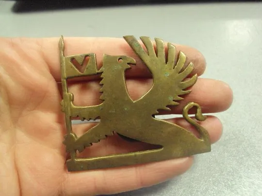 Купити знак грифон с флагом винт №13555