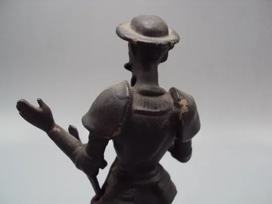 Фигура чугун Касли статуэтка Дон Кихот со шпагой и книгой высота 19 см (№ 757) №14001 Де купити