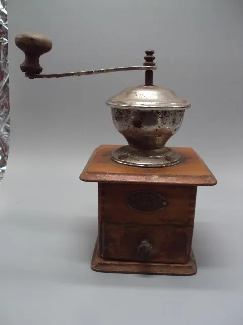 Кофемолка Zassenhaus r.z. fabrik-marks Qualitatsware винтаж высота 23-23,5 см №13239 Ціна