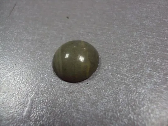 Камень жадеит зеленый хаки круглый для ювелирных изделий вес 1,53 г размер 5 х 14,5 мм №13259 Недорого