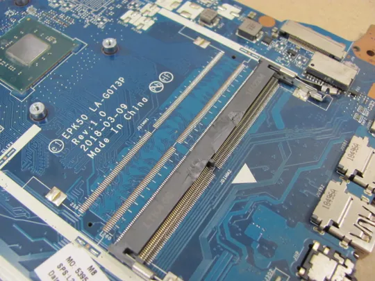 657-22 материнська плата EPK50 LA-G073P  L20372-601 SR3S1  Celeron N4000  для HP 250 255 256 258 G7 15-DA 15-DB 15-DR оригінал Де купити