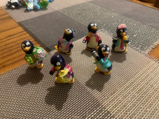 Продаж іграшок кіндер пінгвінів 90х років Ціна